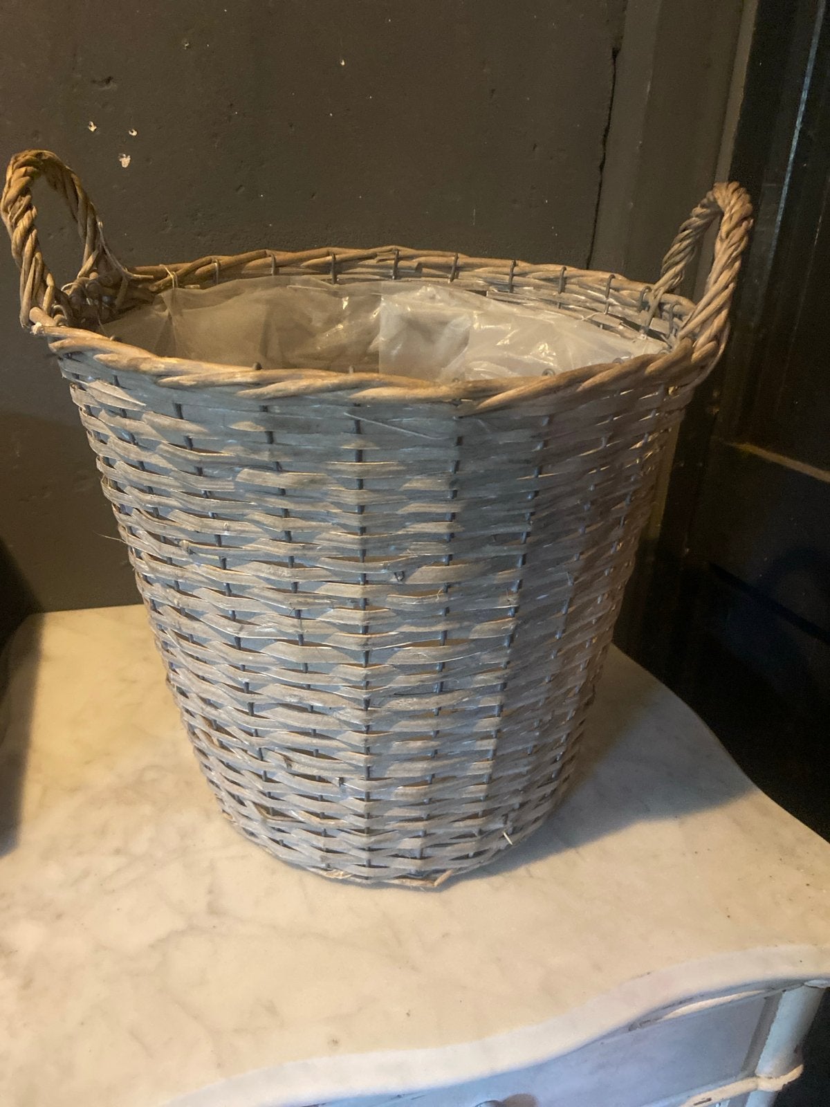 Grijze rieten mand met handvatten, Ophalen of Verzenden, Gebruikt, Grijs, Natuurlijk materiaal