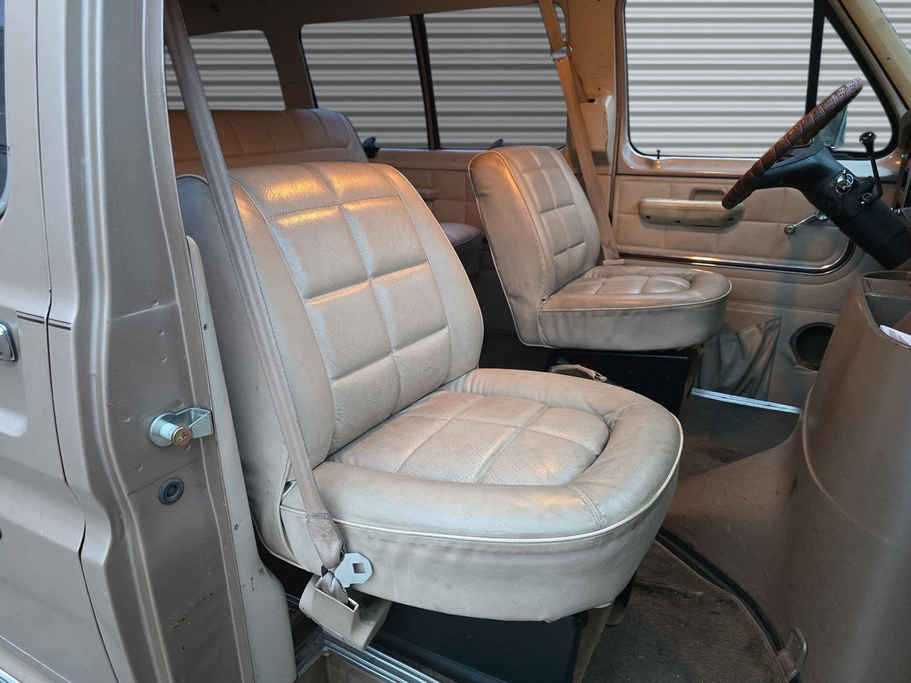 Ford E-250 XL CLUBWAGON (bj 1981, automaat), foto 11