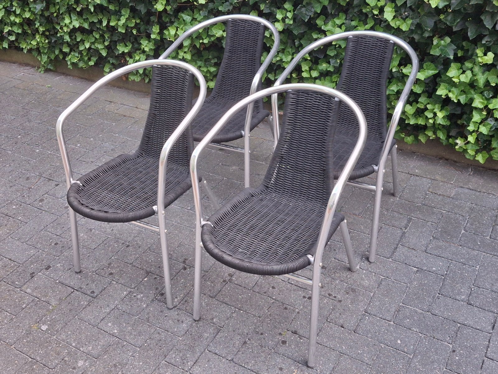 Set van 4 aluminium stoelen / zwart stapelbaar, Ophalen, Zo goed als nieuw, Aluminium, Stapelbaar