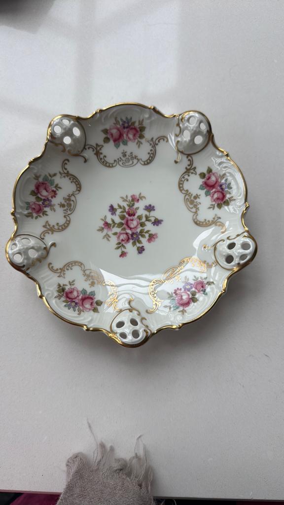 Rosenthal Maria Theresia Schaal met Bloemmotief en Goud, Ophalen of Verzenden