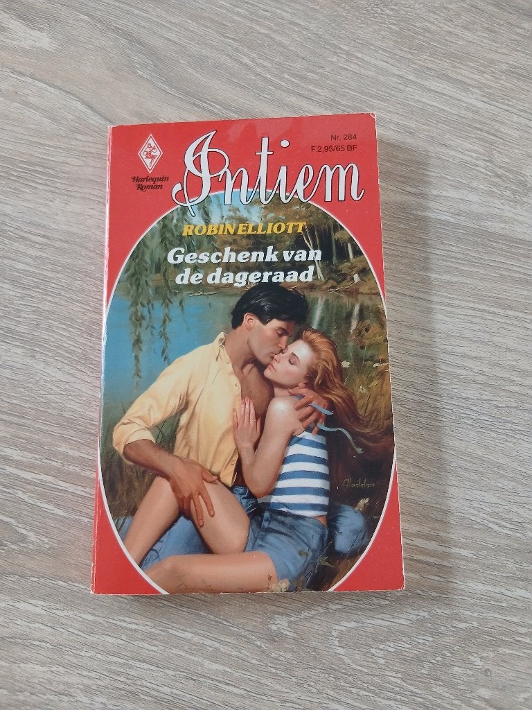 Geschenk van de dageraad - Robin Elliott, Ophalen of Verzenden, Gelezen