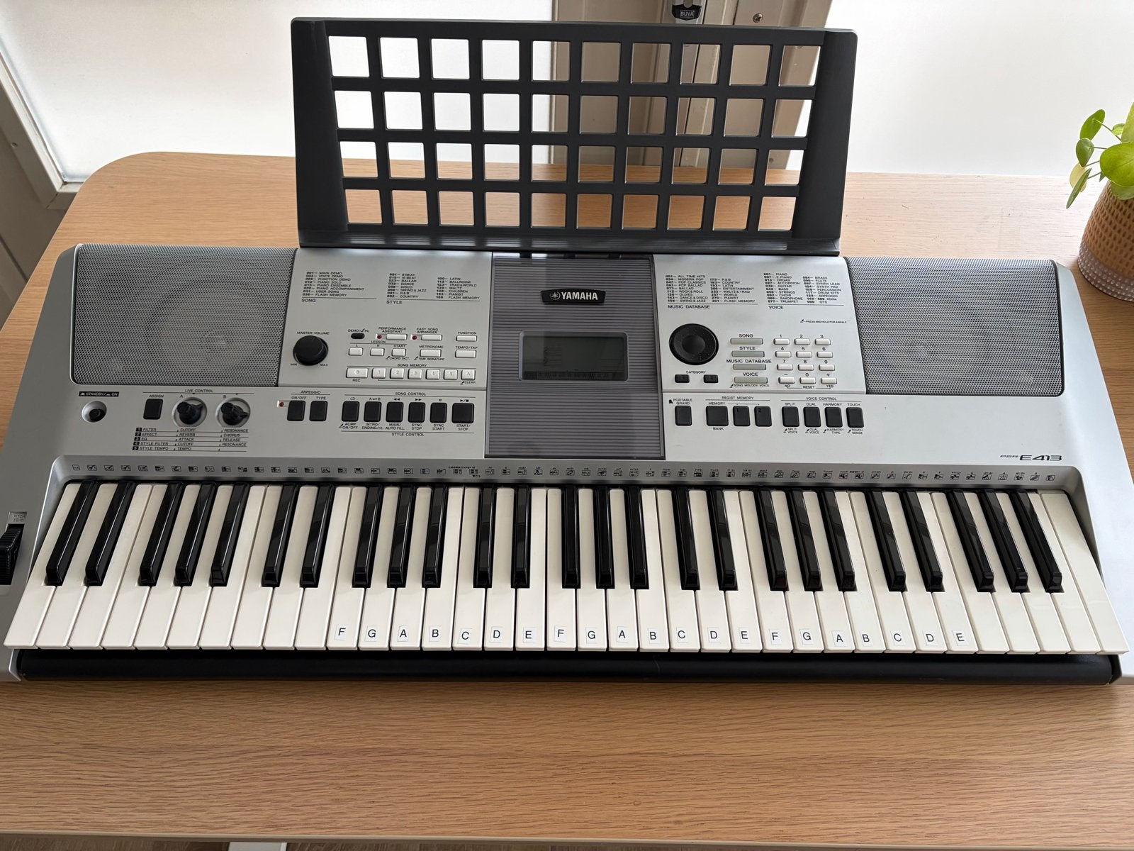 Yamaha PSR-E413 Keyboard - Zo goed als nieuw, Muziek en Instrumenten, 61 toetsen, Yamaha, Ophalen of Verzenden, Zo goed als nieuw