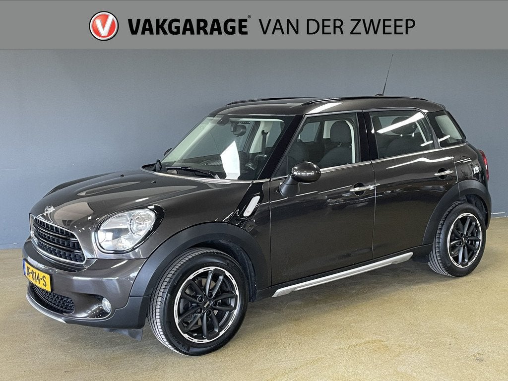 MINI Countryman 1.6 One Pepper | Navigatie | Elektrisch dak, Auto's, Mini, Voorwielaandrijving, Gebruikt, Euro 6, Bruin