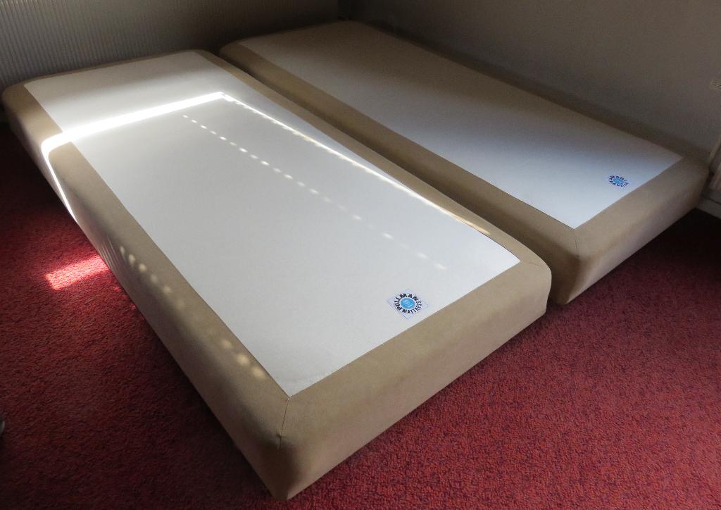 2 eenpersoons Pullman boxsprings beige stof, Ophalen, 90 cm, Eenpersoons, Zo goed als nieuw