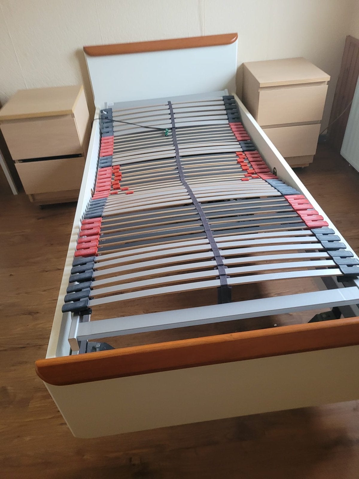 Elektrisch verstelbaar seniorenbed 90x200 met ombouw, Ophalen, 90 cm, Eenpersoons, 200 cm