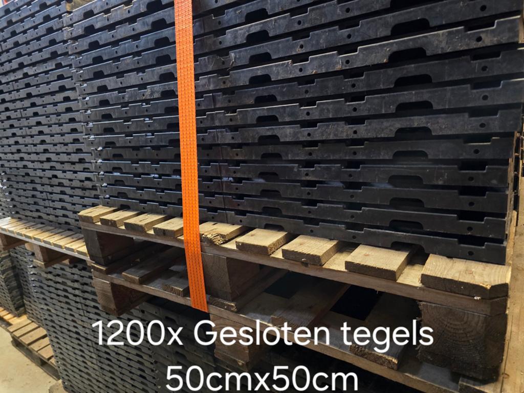 100 stuks Isabella tegels tenttegels, voortent op de camping, Ophalen, Gebruikt, Kunststof