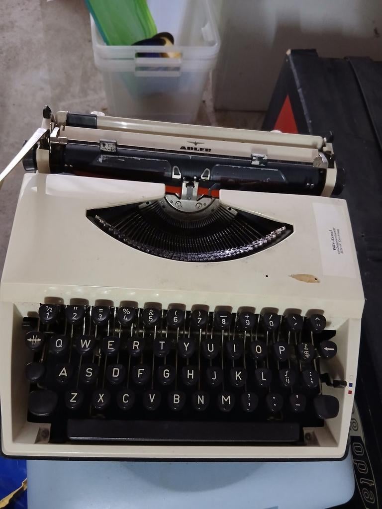 Adler typemachine met opberg doos, Diversen, Ophalen, Gebruikt