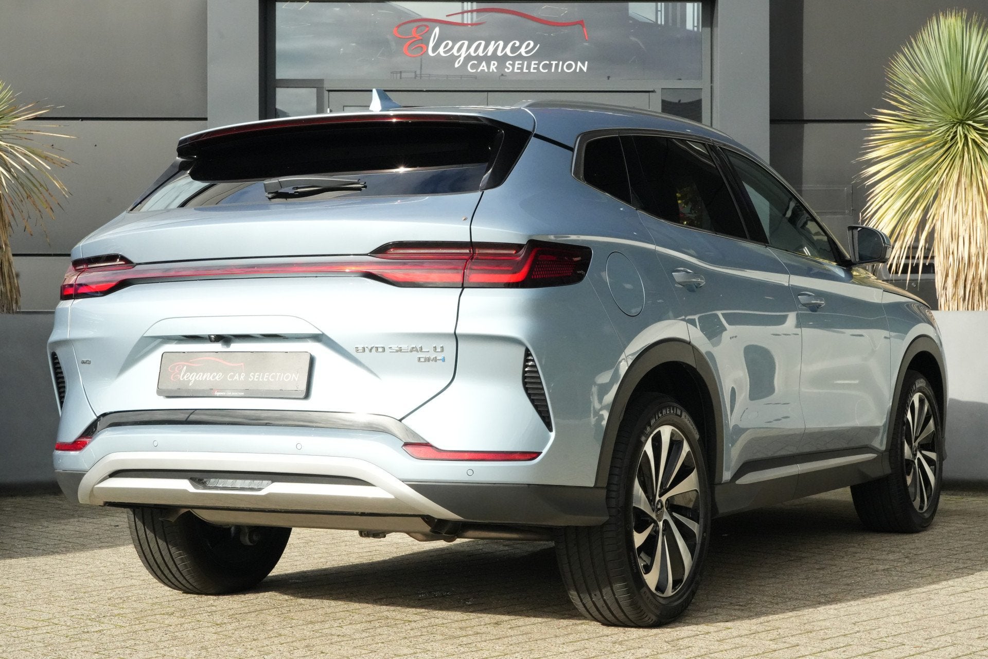 BYD SEAL U 1.5 T DM-i AWD Design 324pk Panoramadak/Stoelverw, Automaat, Zwart, Automatische klimaatregeling, Blauw