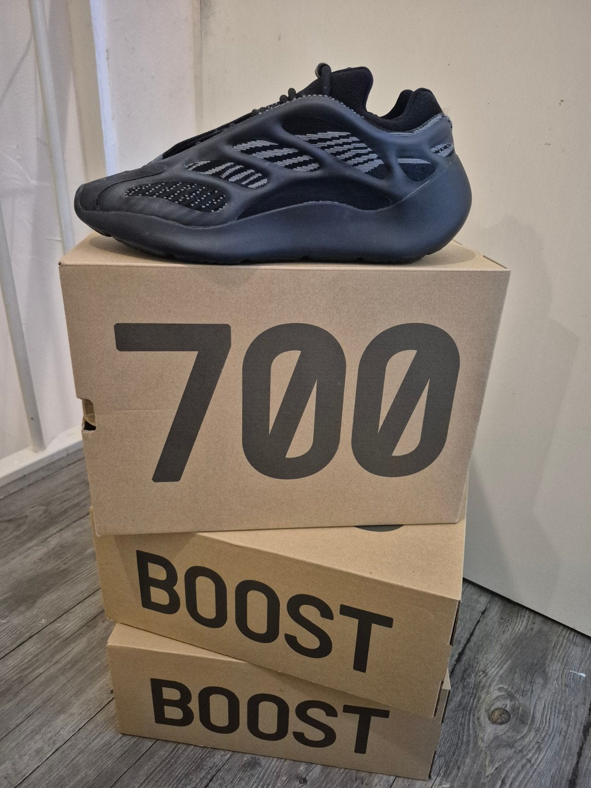 Adidas Yeezy 700 V3 'Alvah' - Zwart - Maat 43, Ophalen, Zwart, Adidas Yeezy, Sneakers of Gympen