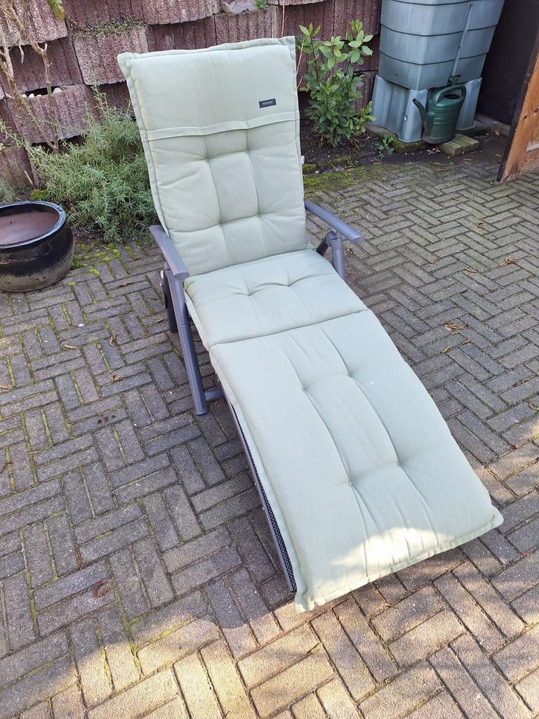 Ligstoel met kussen voor buiten, Tuin en Terras, Ligbedden, Ophalen, Zo goed als nieuw, Metaal, Verstelbaar