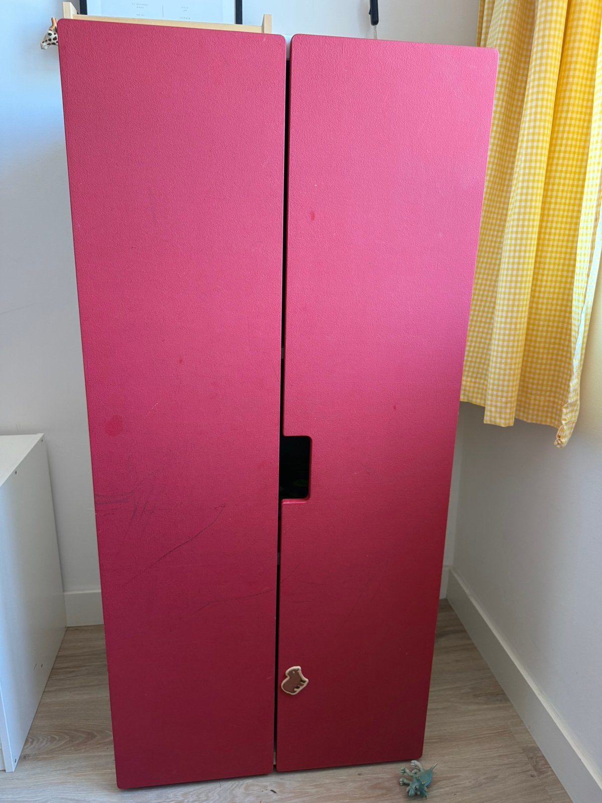 Ikea smastad kast (met rood geschilderde deuren), Ophalen, Zo goed als nieuw