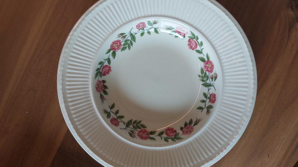 Diepe borden Wedgwood Rosalind, Huis en Inrichting, Keuken | Servies, Ophalen, Gebruikt, Bord(en), Wedgwood