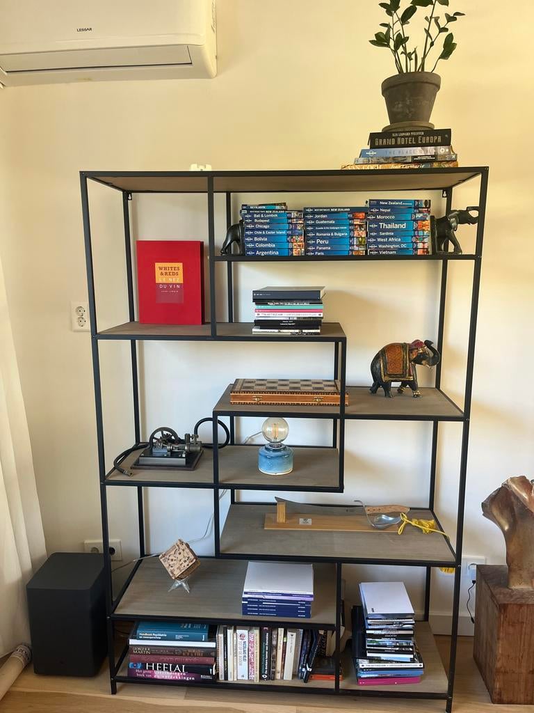 Open kast - Zwart metaal & hout, Huis en Inrichting, Kasten | Boekenkasten, Met plank(en), Gebruikt, 100 tot 150 cm, Ophalen of Verzenden