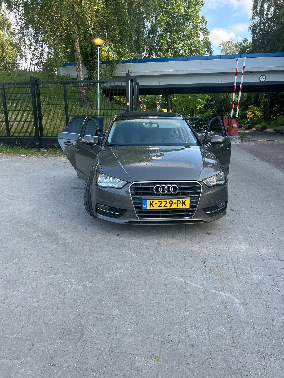 Audi A3 1.6 TDI EURO 6 PANO Sportback S-tronic 2014 Grijs, Auto's, Audi, Stof, 4 cilinders, Diesel, Particulier