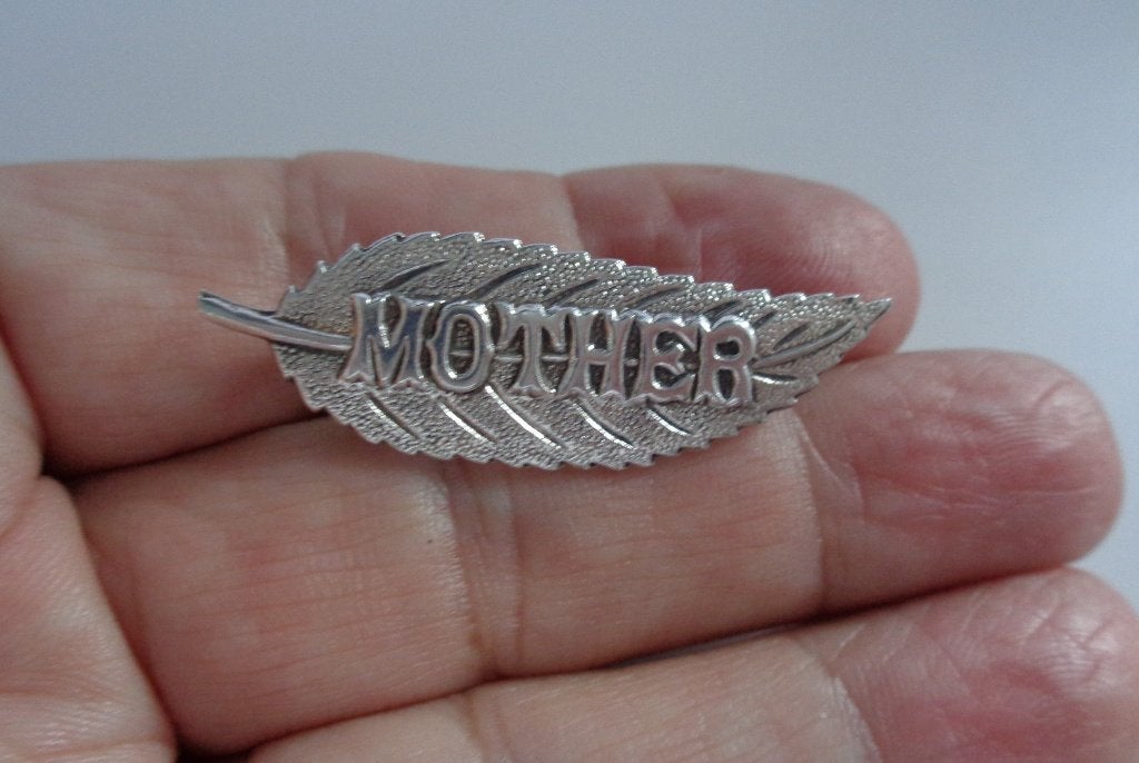 zilveren blad broche met MOTHER [1139], 4 tot 7 cm, Verzenden, Zo goed als nieuw, Zilver