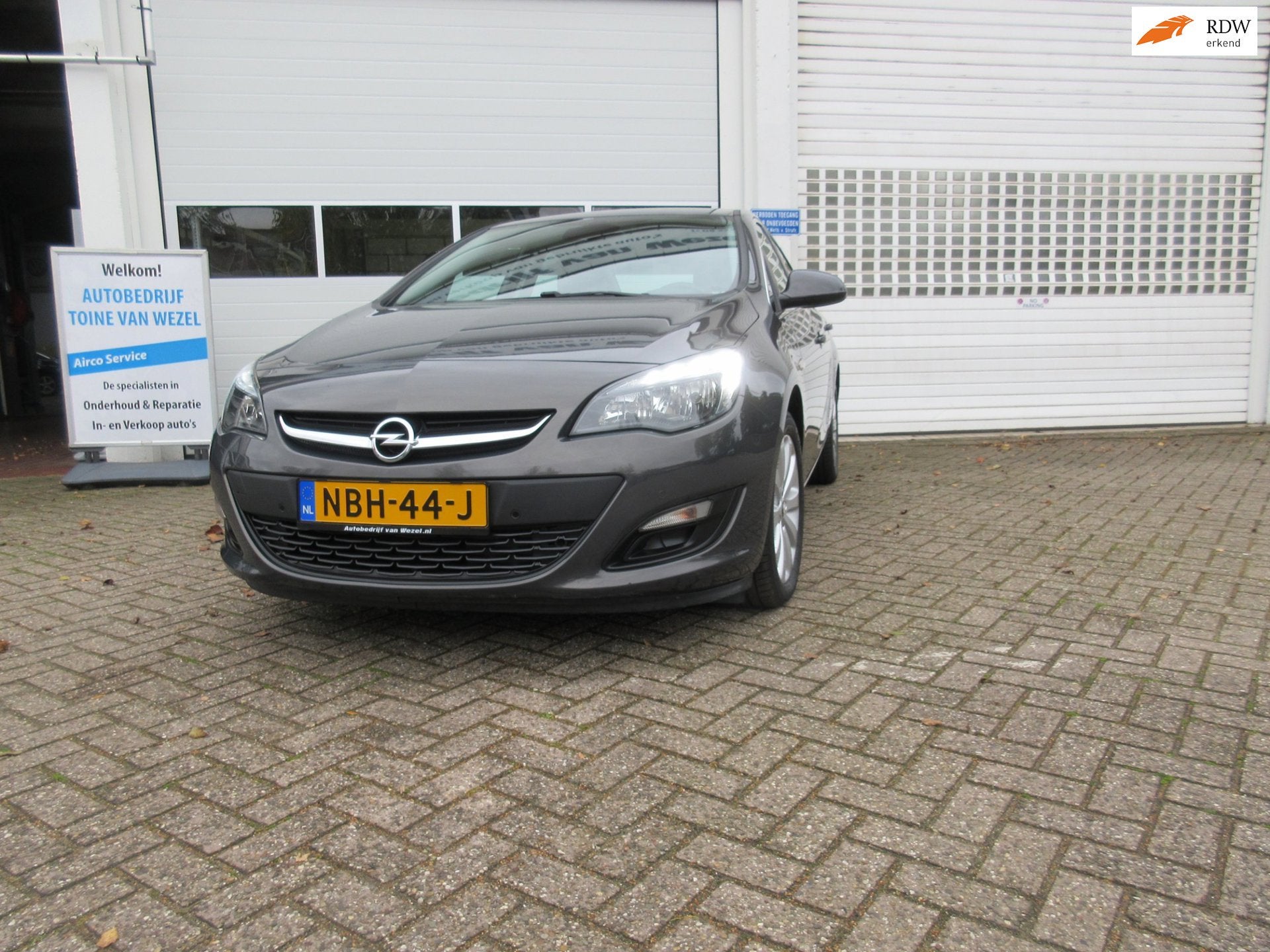 Opel Sedan cosmo Navi clima cruise 1.6 115pk, Auto's, Stof, Gebruikt, 116 pk, Bedrijf