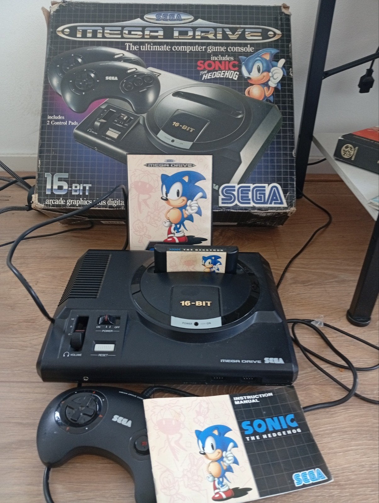 Mega Drive Boxed incl.Sonic With Manual, Spelcomputers en Games, Ophalen of Verzenden, Zo goed als nieuw, Met 1 controller, Mega Drive