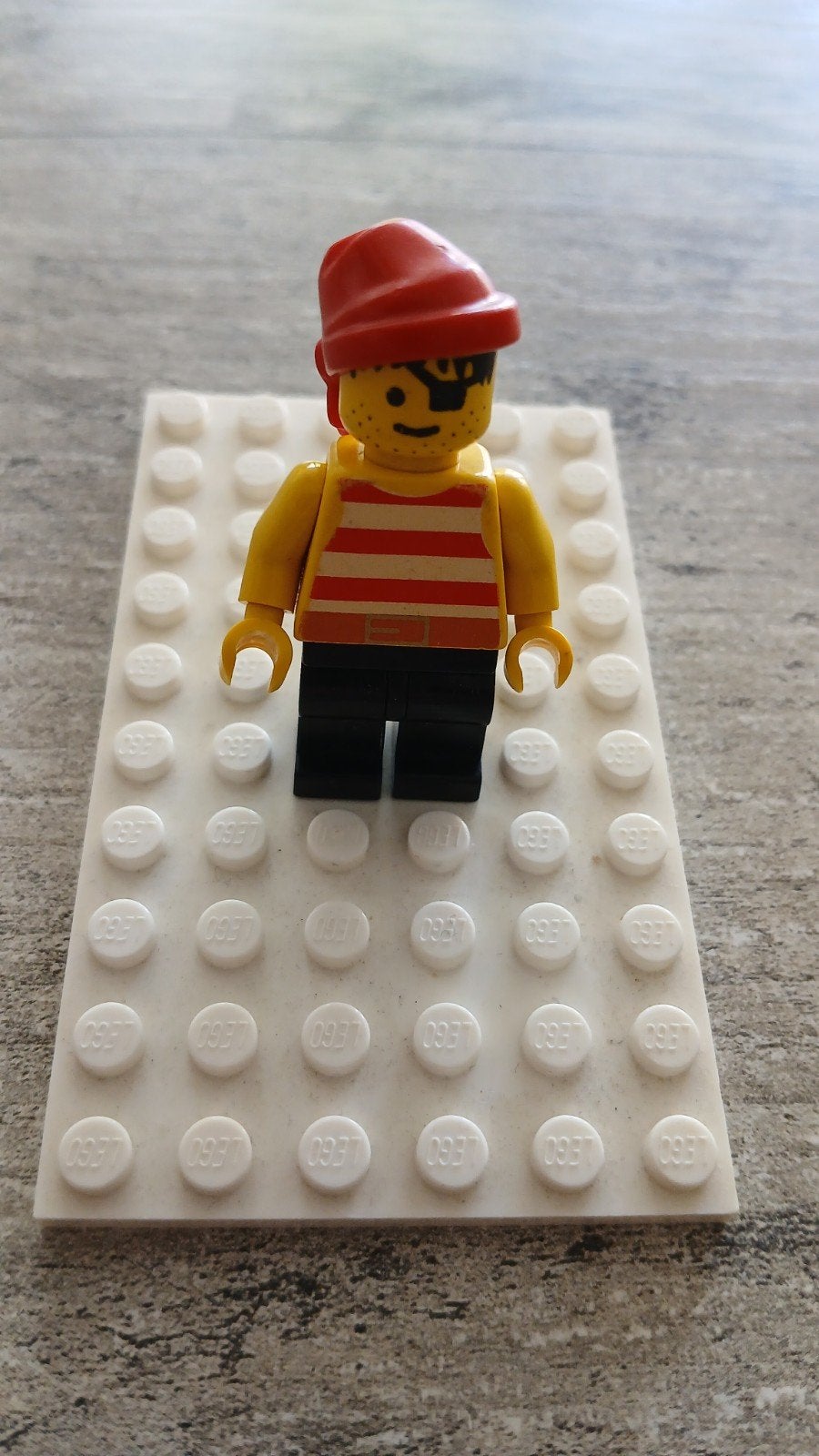 LEGO Piraat Minifiguur met Eyepatch en Rode Bandana, Ophalen of Verzenden, Gebruikt