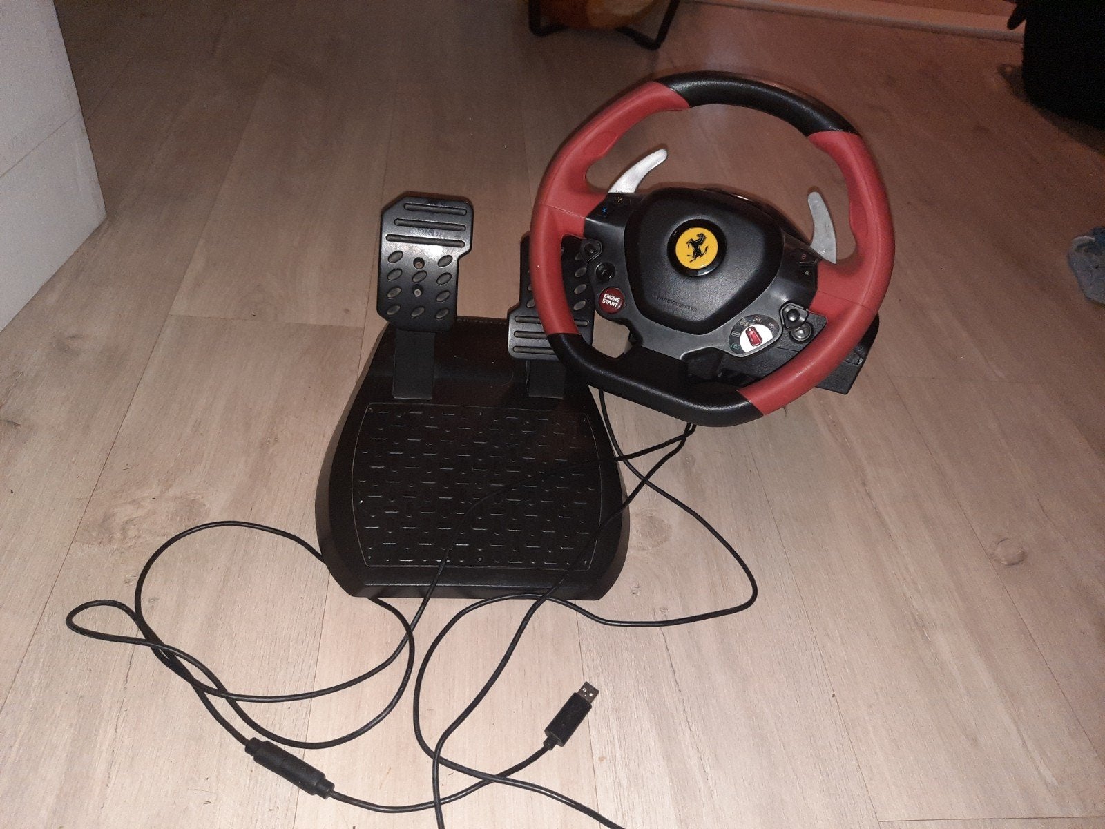 Thrustmaster Ferrari 458 Spider Racing Wheel voor Xbox, Spelcomputers en Games, Ophalen of Verzenden, Zo goed als nieuw, Stuurtje of Sportattribuut