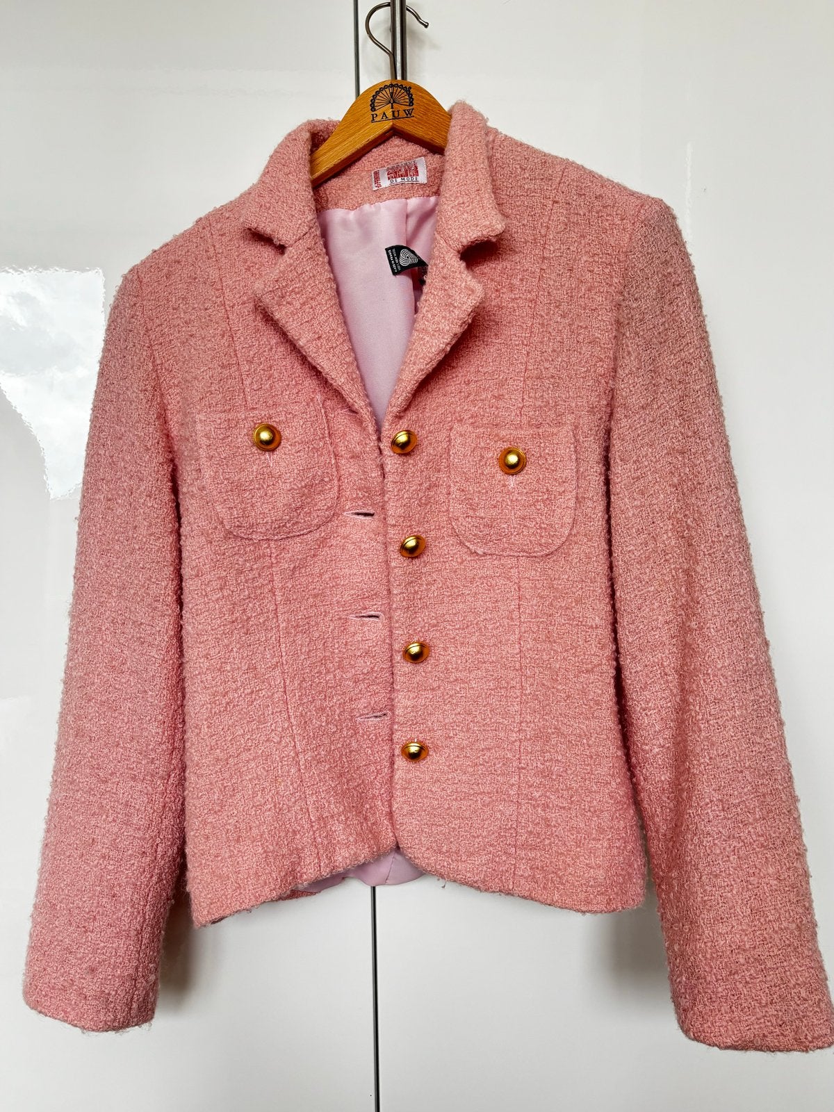 Vintage roze bouclé jasje met gouden knopen, maat 34/36, Ophalen of Verzenden, Zo goed als nieuw, Jasje, Roze