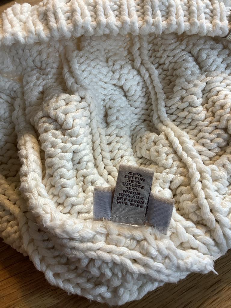 UGG Beige Kabel Muts One Size, Ophalen of Verzenden, Zo goed als nieuw, One size fits all, Pet