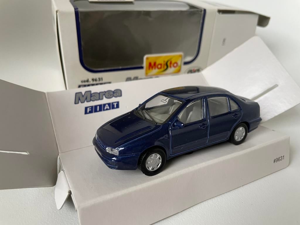 model Fiat Marea sedan, donkerblauw 1/43, Maïsto, Ophalen of Verzenden, Zo goed als nieuw, Auto, Overige merken