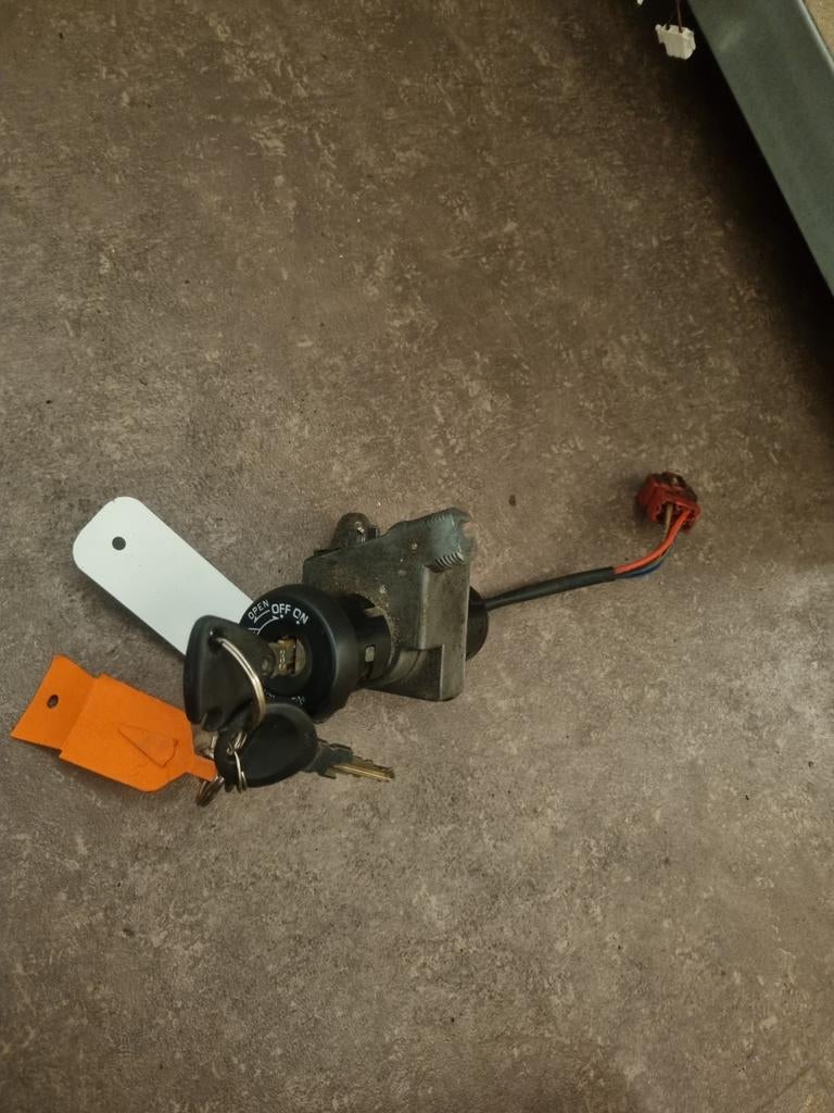 Contactslot set yamaha Neos 4t vanaf 2008, Fietsen en Brommers, ., Overige typen, Yamaha, Ophalen of Verzenden