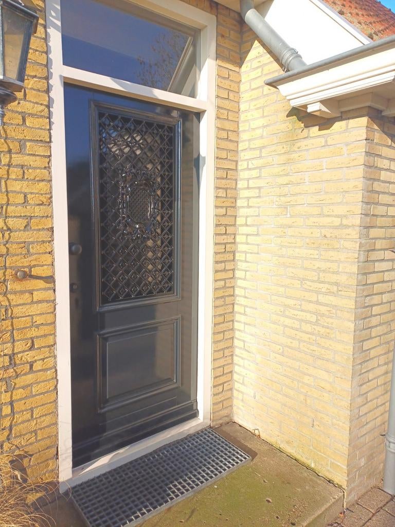 Stijlvolle Buitendeur met Sierlijk Rooster, Doe-het-zelf en Verbouw, Ophalen of Verzenden, Nieuw, Buitendeur, 200 tot 215 cm