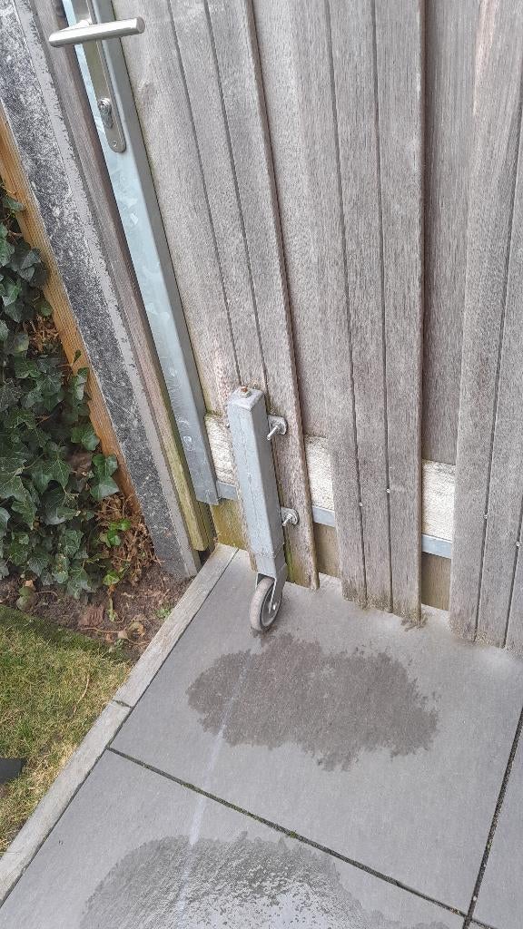 2 Steunwielen t.b.v. houten poort, geveerd, Ophalen, Zo goed als nieuw