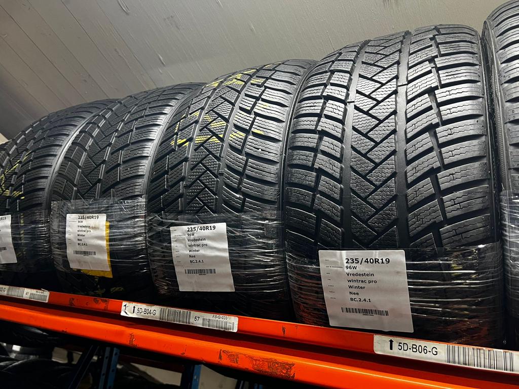 - Winterbanden 6/7mm! 235-40-19, 19 inch, Gebruikt, 235 mm, Band(en)