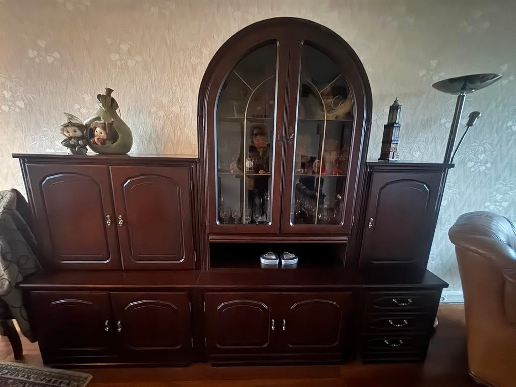 Noten houten wandkast, Huis en Inrichting, Ophalen