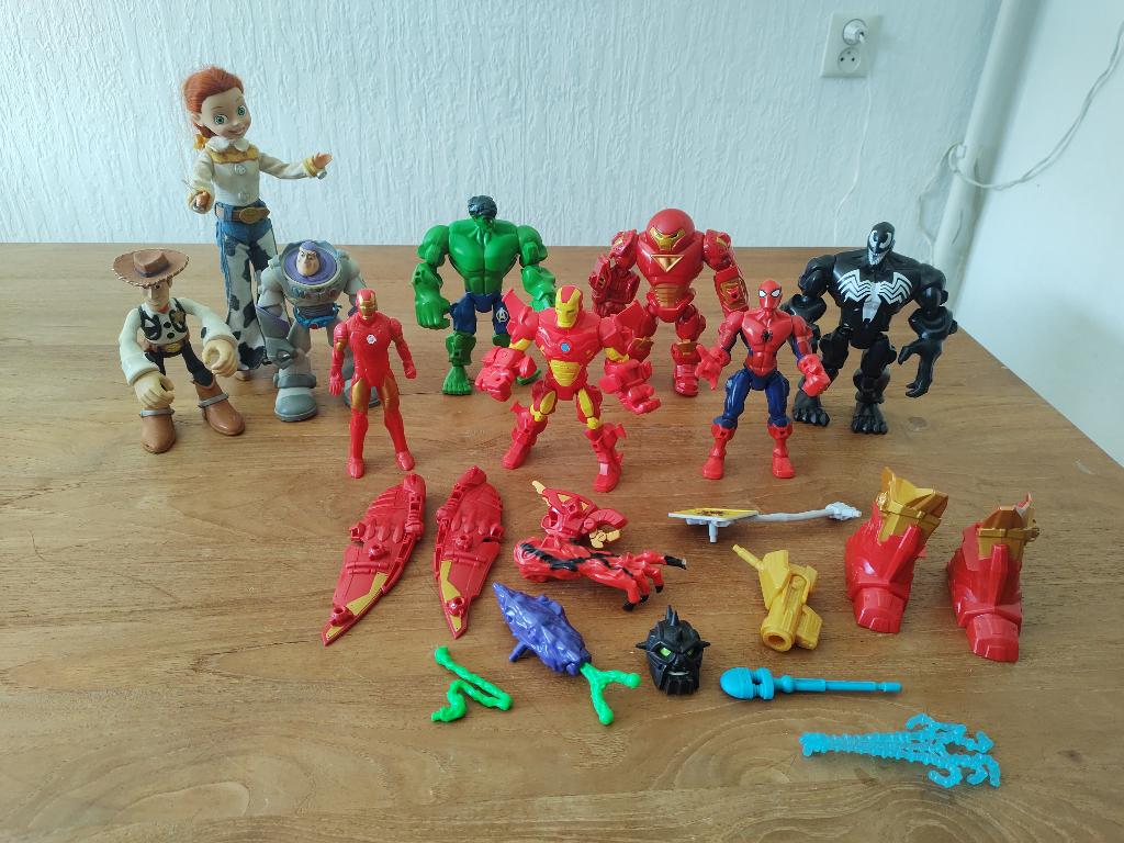 Hasbro actiefiguren venom hulk ironman spiderman woody, Ophalen of Verzenden, Gebruikt