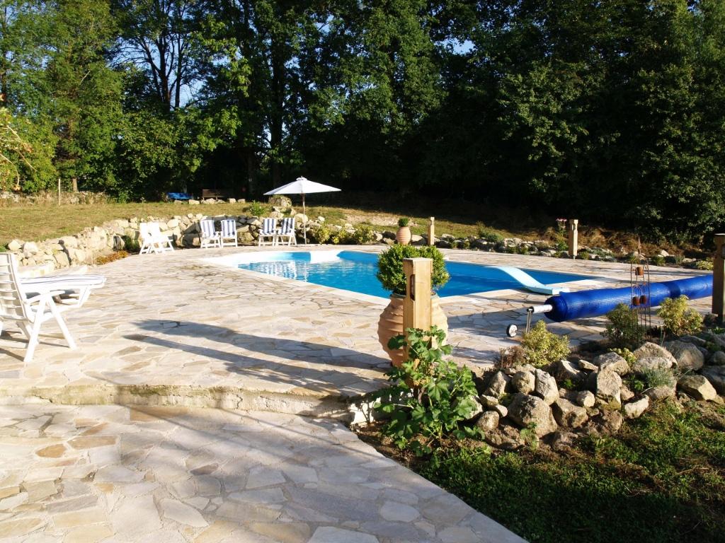 Last minute: genieten in sfeervol huis met tuin en zwembad, 4 of meer slaapkamers, Dorp, In bergen of heuvels, Dordogne