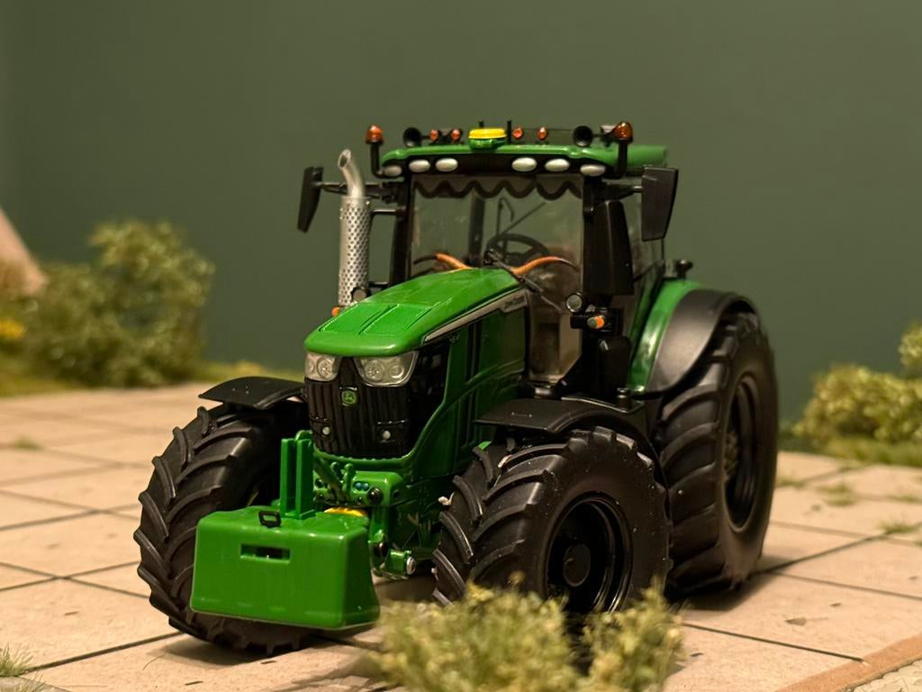 John deere 6250R wiking 1:32 verbouwd, Hobby en Vrije tijd, Modelauto's | 1:32, Ophalen of Verzenden, Zo goed als nieuw, Tractor of Landbouw