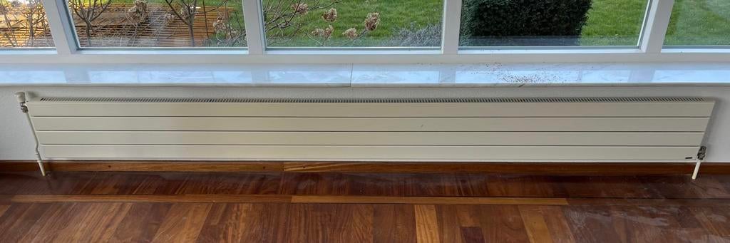 2x Vasco lage convectorradiator – 300 cm, Doe-het-zelf en Verbouw, Verwarming en Radiatoren, Ophalen, Gebruikt, Minder dan 30 cm