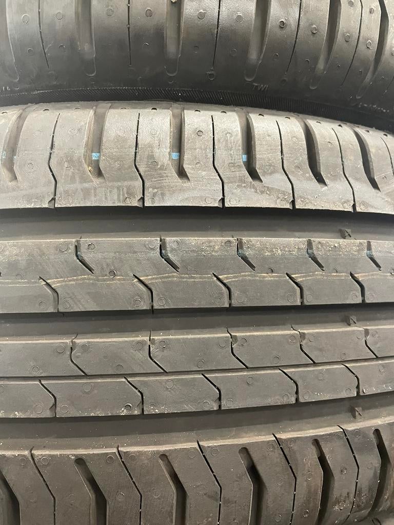 “185 55 r15 continental . Demo. Puntjes zitten er nog op”, Ophalen, Gebruikt, 15 inch, 185 mm