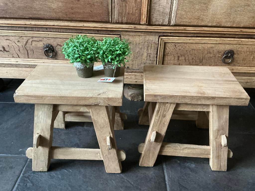 NIEUW set van 2 teak houten krukjes bankjes, Huis en Inrichting, Krukjes, Ophalen of Verzenden, Nieuw, Hout