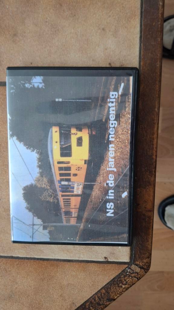 DVD NS in de jaren negentig, Verzamelen, Spoorwegen en Tramwegen, Ophalen of Verzenden, Gebruikt, Trein, Overige typen