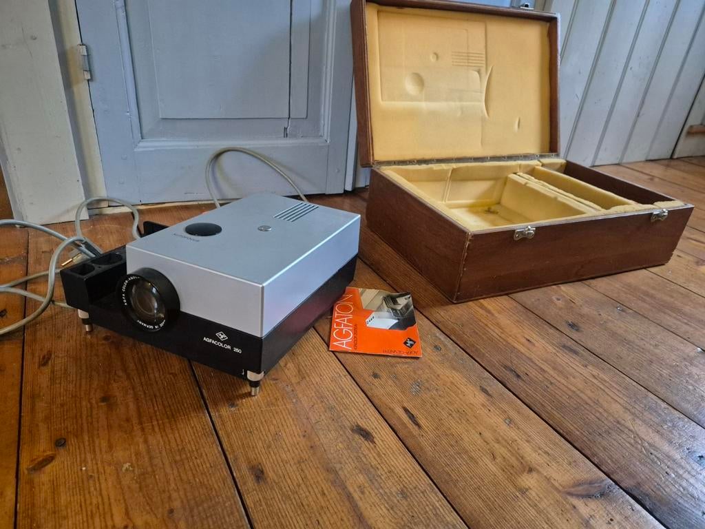 Agfa agfacolor 250 av diaprojector met kist, Audio, Tv en Foto, Diaprojectors, Ophalen of Verzenden