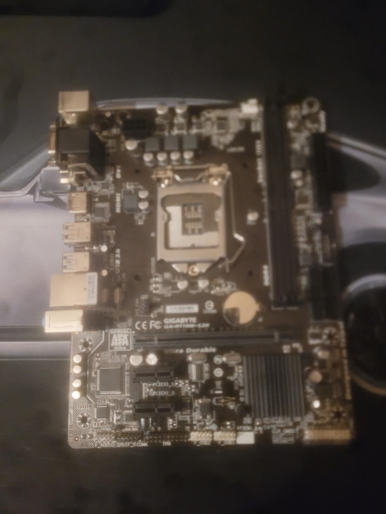 Gigabyte moederbord micro-ATX lga 1151, Computers en Software, Moederborden, LGA 1151, DDR4, Ophalen of Verzenden, Zo goed als nieuw