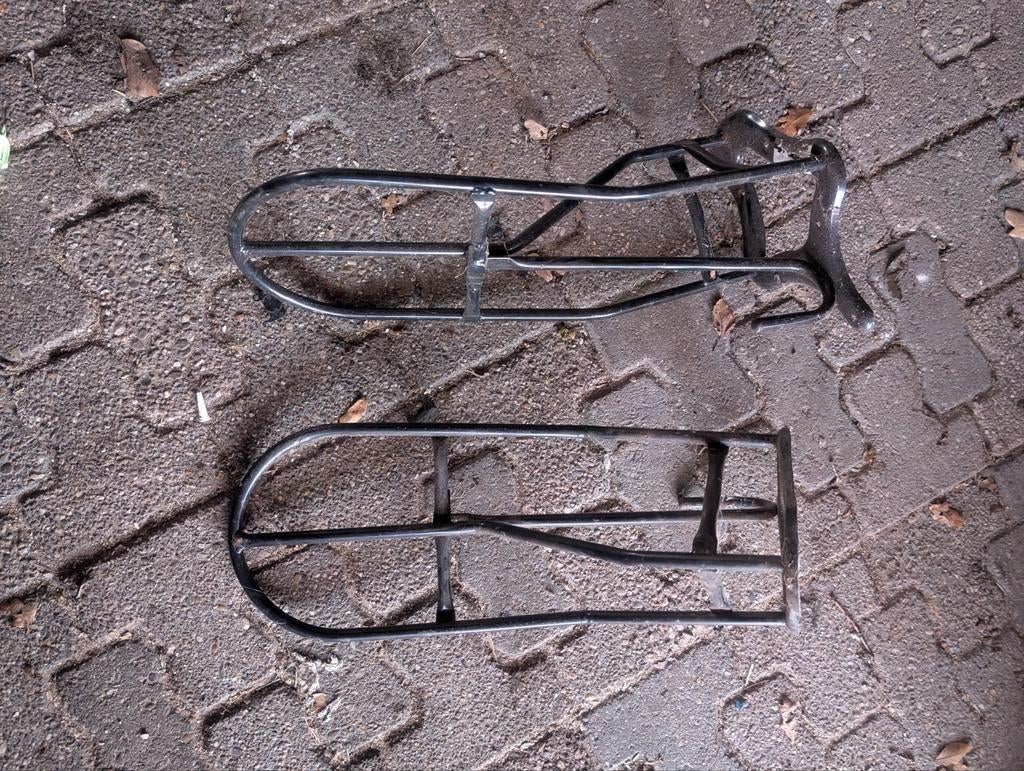 Twee zadelsteunen, Dieren en Toebehoren, Ophalen