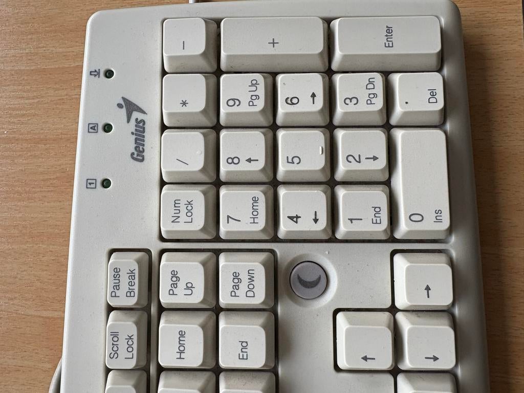 Genius KB-06XE Toetsenbord - met ook Cyrillische letters, Computers en Software, Toetsenborden, Ophalen, Qwerty, Gebruikt, Bedraad