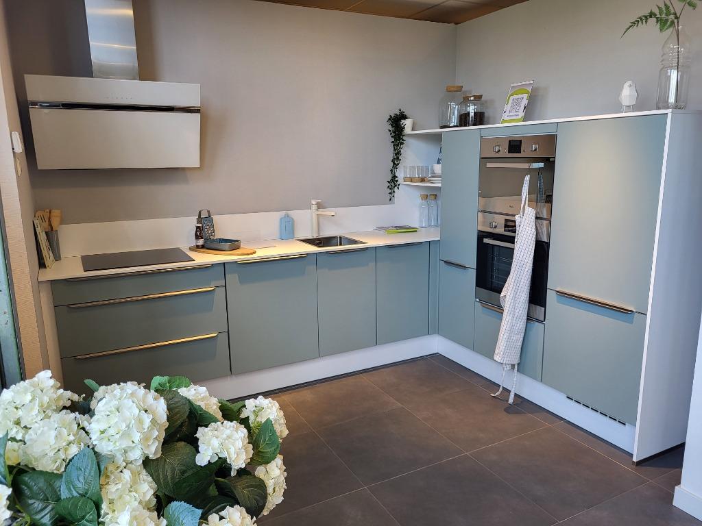 ZM017-Nobilia Aqua Showroomkeuken MOET WEG WEGENS VERBOUWING, Ophalen, Blauw, Nieuw, Dubbelwandige keuken