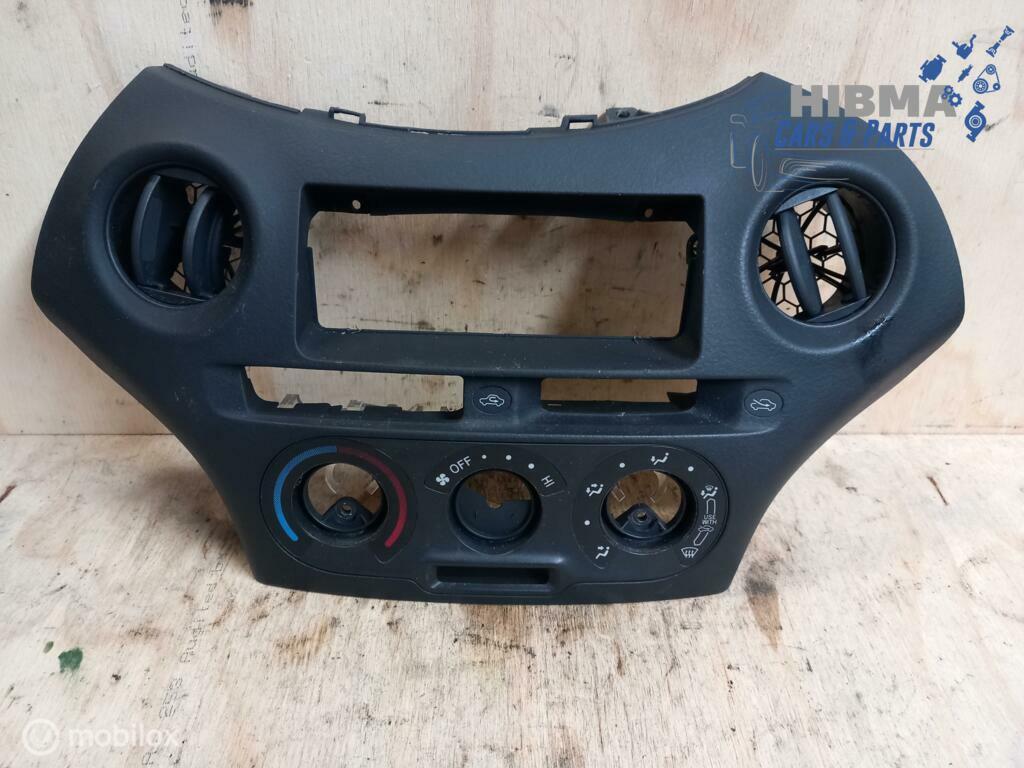 Toyota Yaris I Luchtrooster Dashboard Midden 1999 t/m 2005, Ophalen of Verzenden, Gebruikt