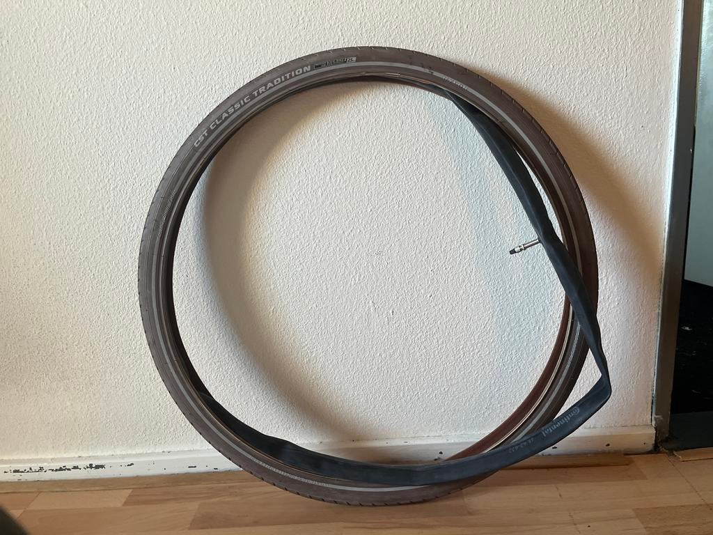 Fietsbanden: CST buitenband (nieuw) & Continental binnenband, Ophalen, Zo goed als nieuw, Band