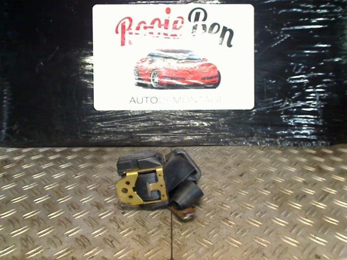 Gordelspanner links van een Chrysler Neon, Gebruikt, -, Ophalen of Verzenden, -