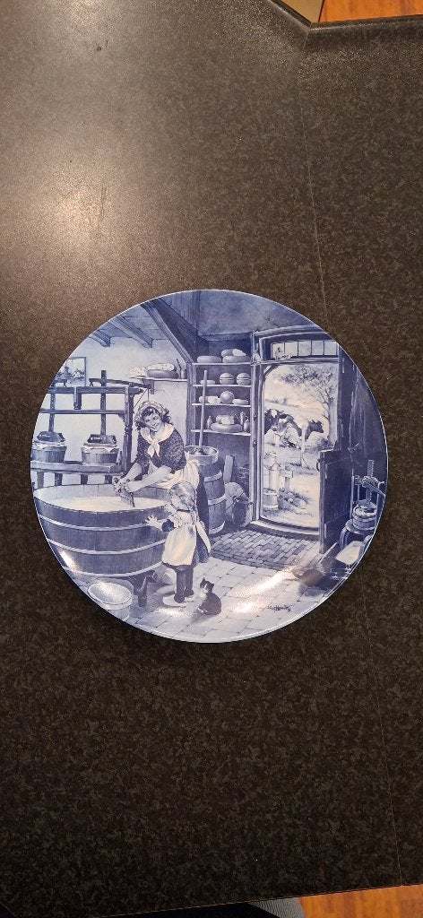 Delfts blauw bord Ter Steege, 23,5 cm, Melkmeisje/Kaasboerin, Zo goed als nieuw, Wandbord of Wandpaneel, Blauw, 23 cm