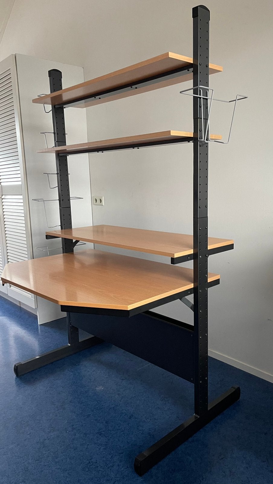 Bureau IKEA, Huis en Inrichting, Bureaus, Ophalen, Zo goed als nieuw