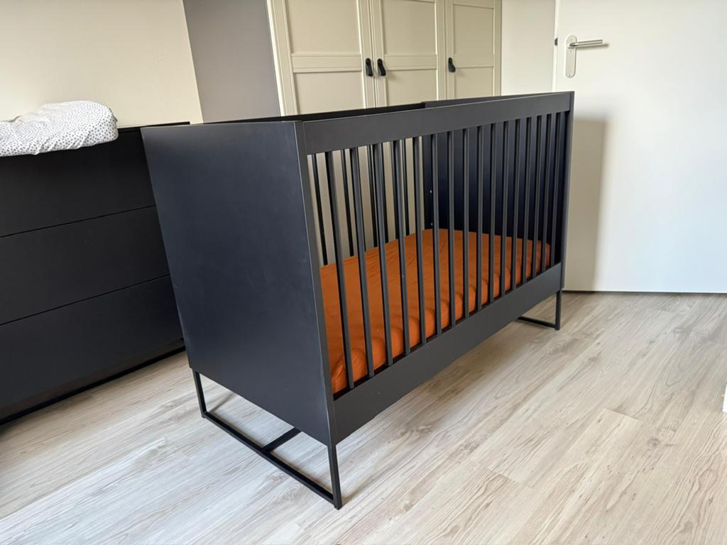 Kidsmill babykamer: ledikant, kledingkast, commode, Ophalen, Zo goed als nieuw, Jongetje of Meisje