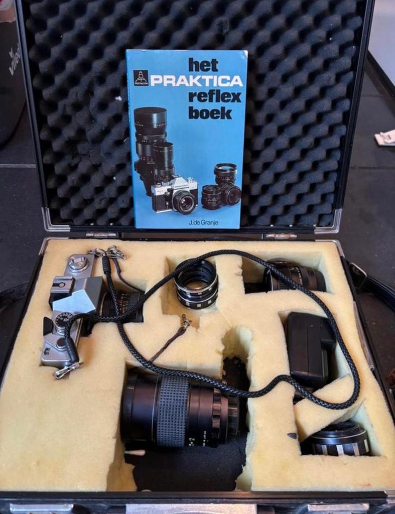 Praktica MTL3 Spiegelreflexcamera met accessoires en boek, Ophalen of Verzenden, Gebruikt, Spiegelreflex, Overige Merken